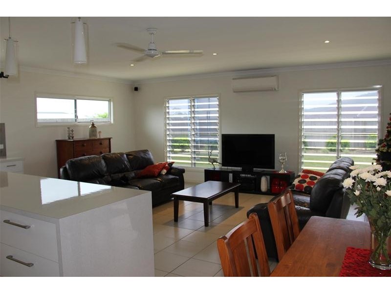 6 Hook Court, Sarina QLD 4737