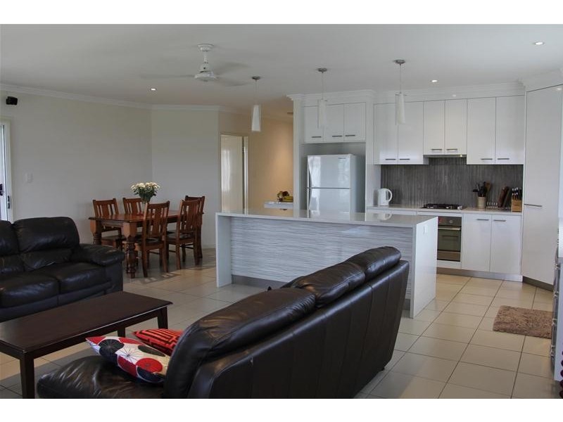 6 Hook Court, Sarina QLD 4737