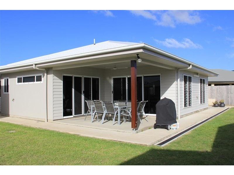 6 Hook Court, Sarina QLD 4737