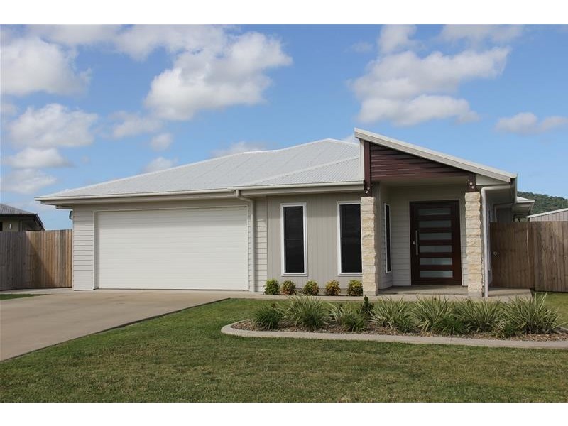 6 Hook Court, Sarina QLD 4737