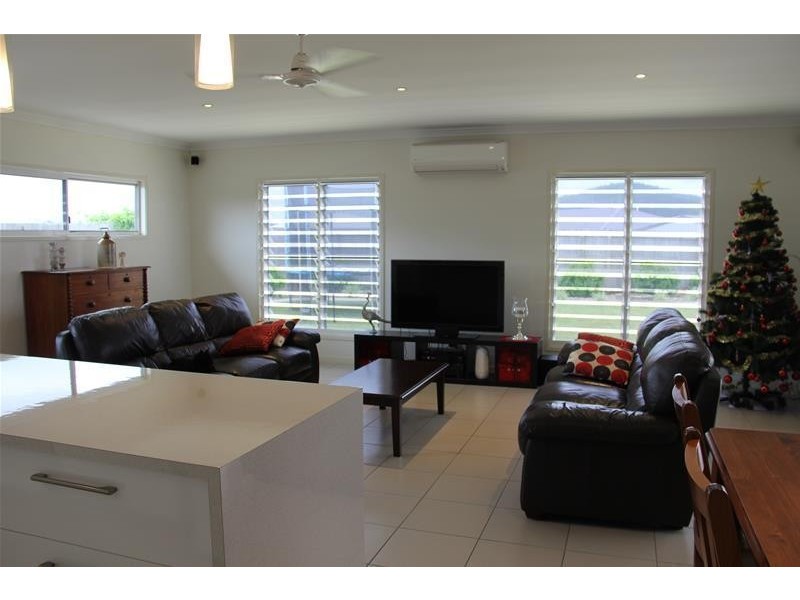 6 Hook Court, Sarina QLD 4737