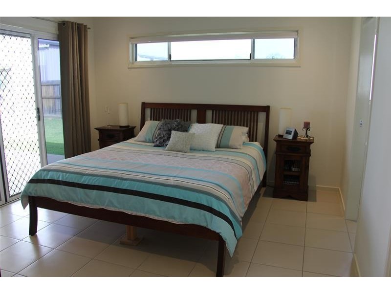 6 Hook Court, Sarina QLD 4737