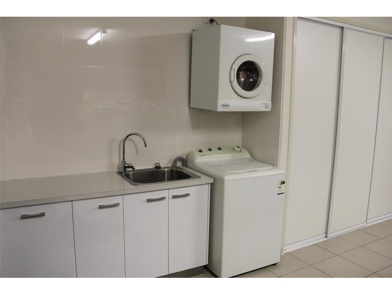 6 Hook Court, Sarina QLD 4737