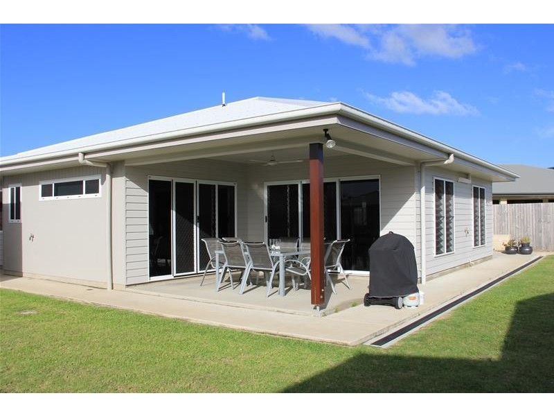 6 Hook Court, Sarina QLD 4737