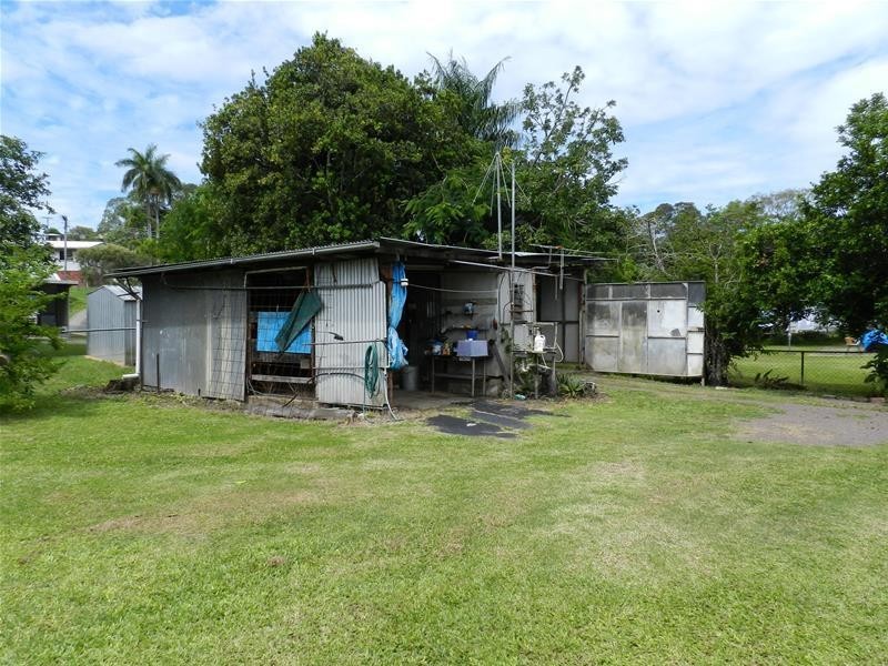 8 Webbs Road, Sarina QLD 4737