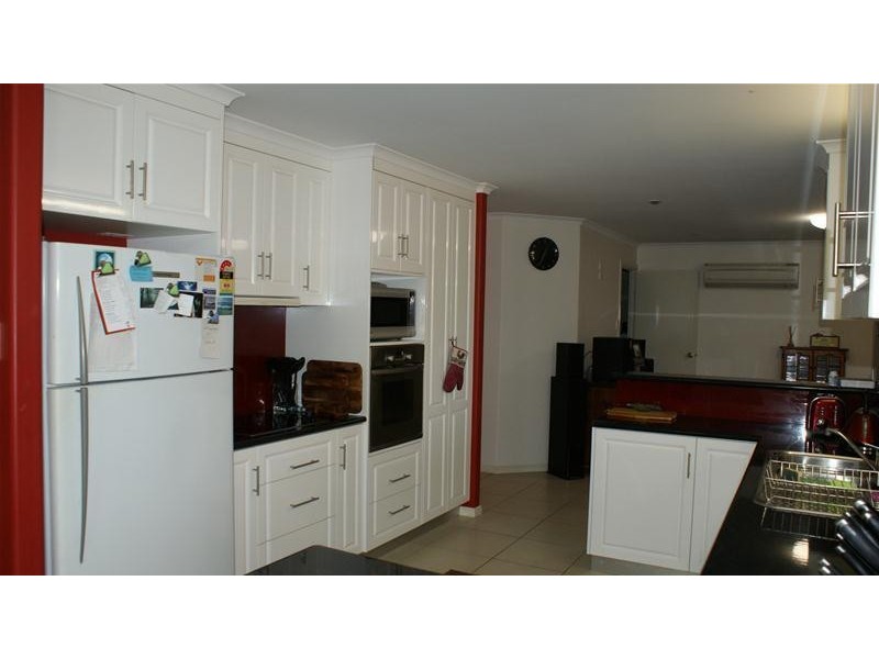 9 Victor Avenue, Glenella QLD 4740