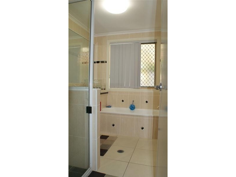 9 Victor Avenue, Glenella QLD 4740