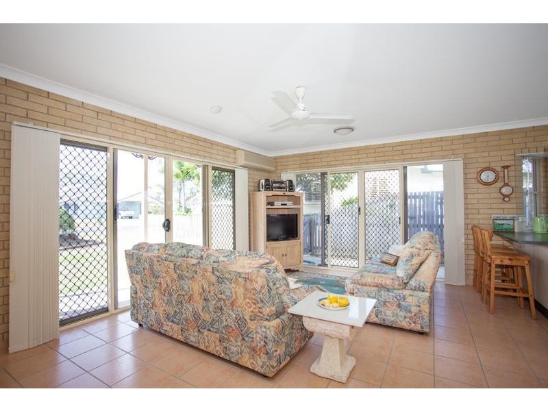 1/43 Owen Jenkins Drive, Sarina Beach QLD 4737