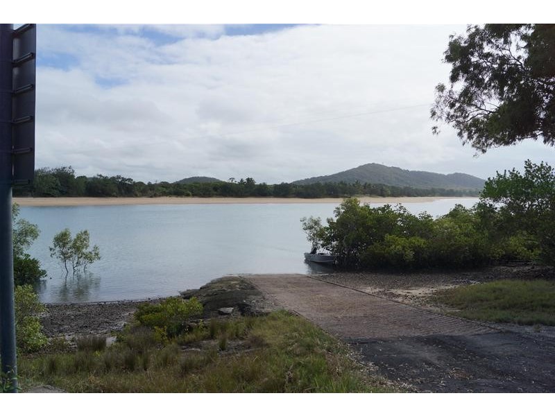 42 Cooper Avenue, Campwin Beach QLD 4737