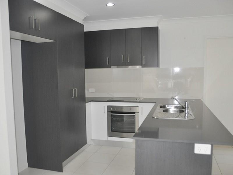 2/42 Brooksfield  Drive, Sarina Beach QLD 4737