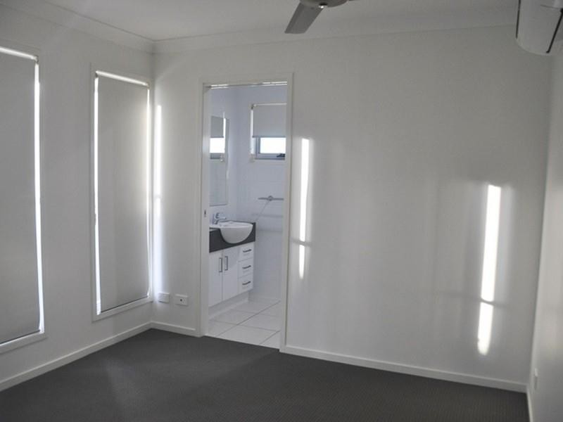 2/42 Brooksfield  Drive, Sarina Beach QLD 4737