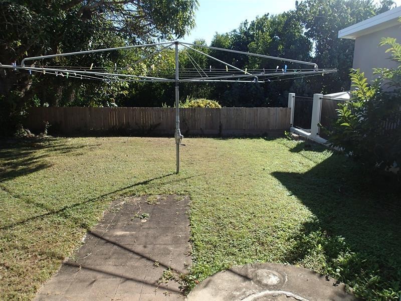 27 Poole Street, Sarina Beach QLD 4737