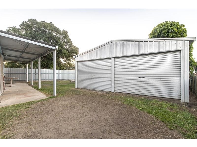 13 Anzac Parade, Finch Hatton QLD 4756