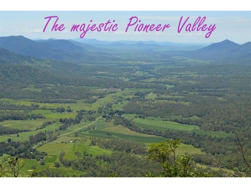 13 Anzac Parade, Finch Hatton QLD 4756