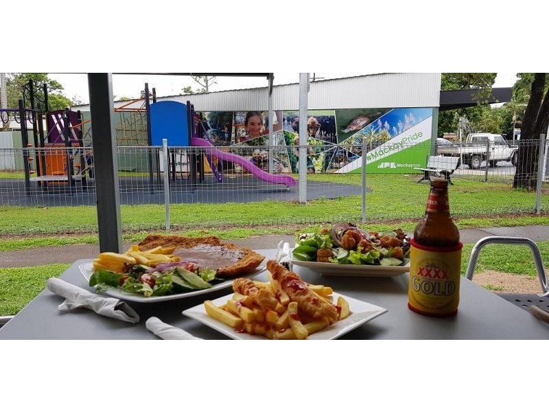 13 Anzac Parade, Finch Hatton QLD 4756