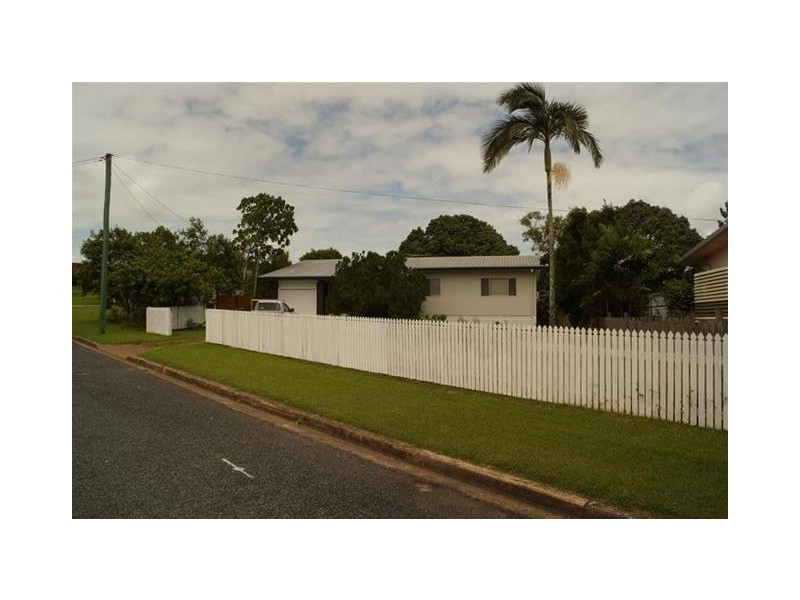 8 Place Avenue, Sarina QLD 4737