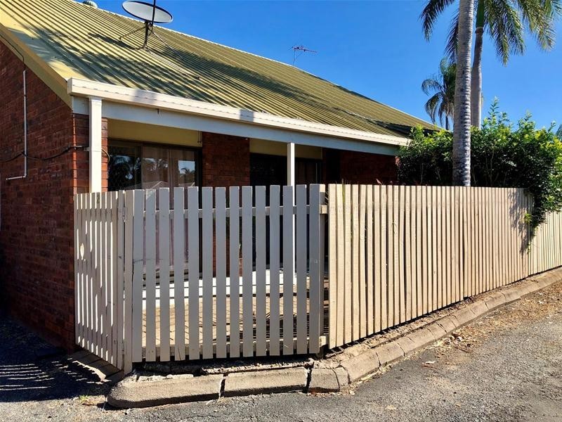 2/4 Baur Street, North Mackay QLD 4740