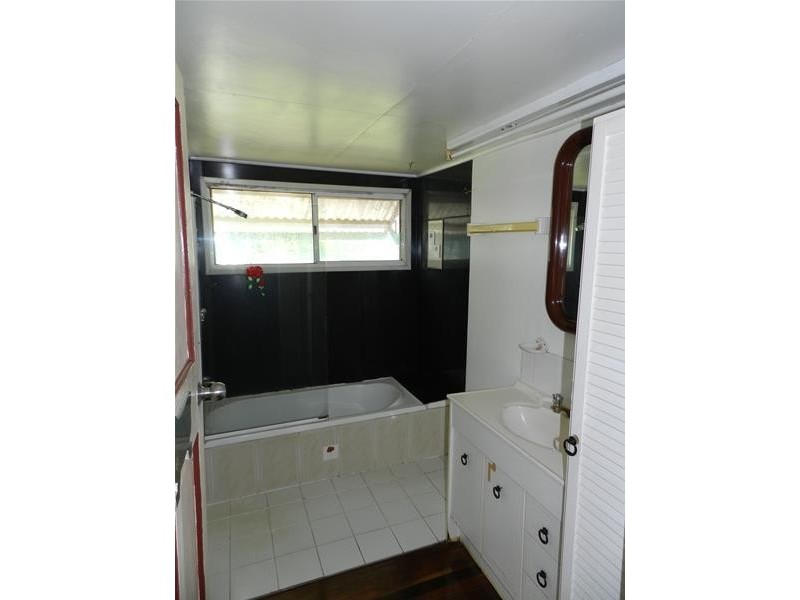 1 Innes Street, Sarina QLD 4737