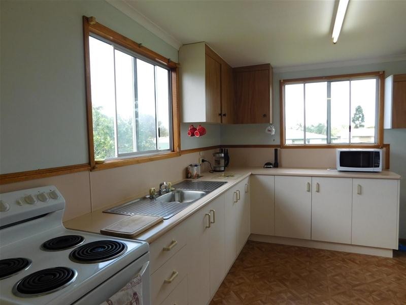 8 Petersen Street, Sarina QLD 4737