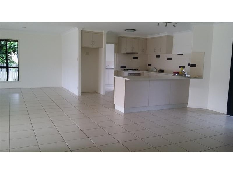 33 Deguara Avenue, Armstrong Beach QLD 4737