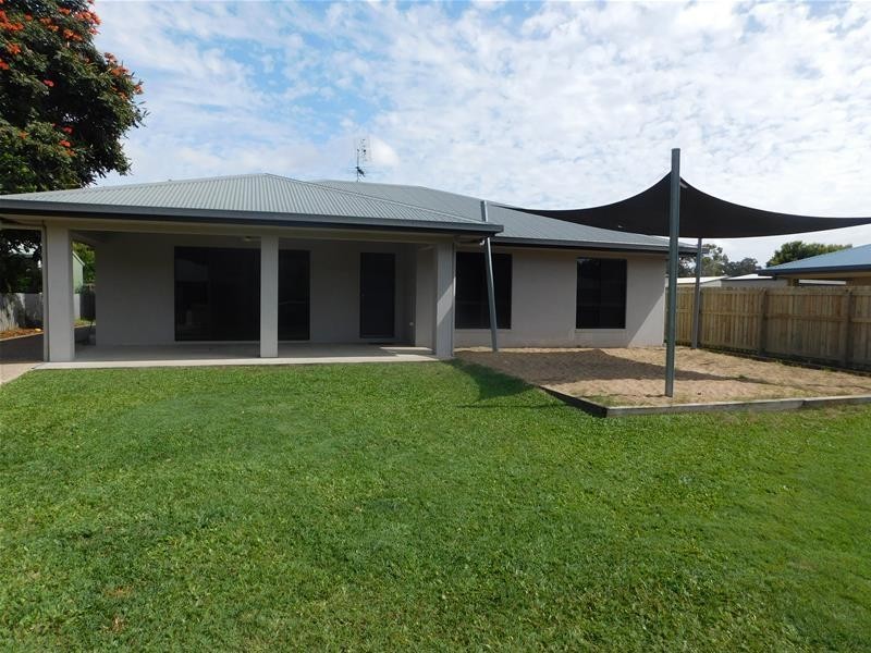 33 Deguara Avenue, Armstrong Beach QLD 4737