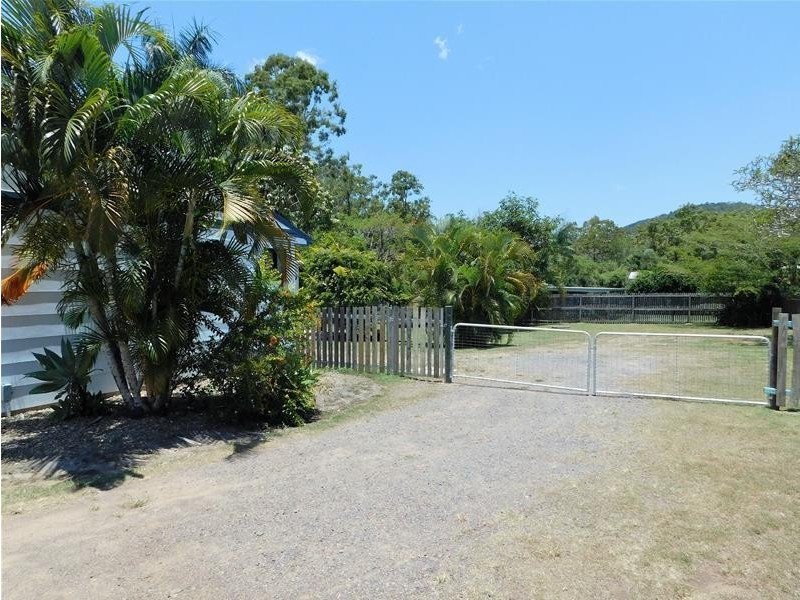 5 Innes Street, Sarina QLD 4737