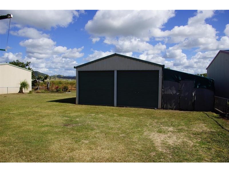 43 Cemetery Road, Sarina QLD 4737