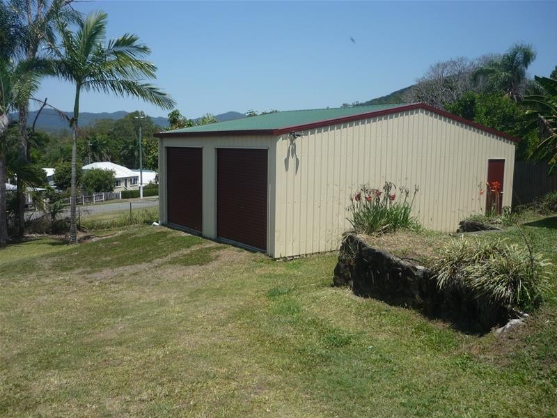 11 Hill Street, Sarina QLD 4737