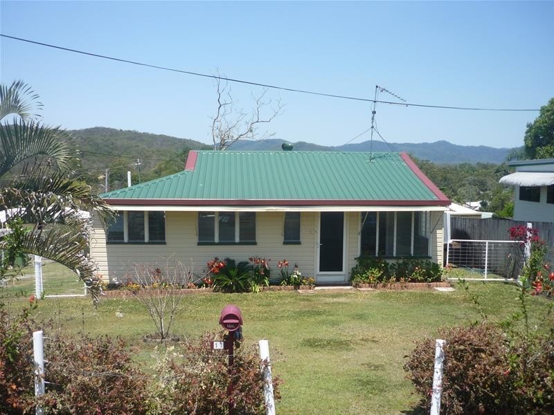 11 Hill Street, Sarina QLD 4737
