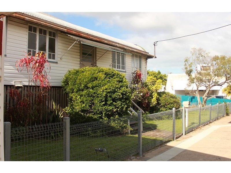 10 Central Street, Sarina QLD 4737