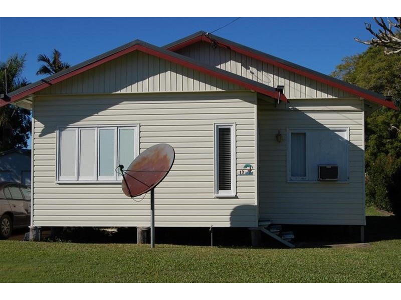13 East Street, Sarina QLD 4737