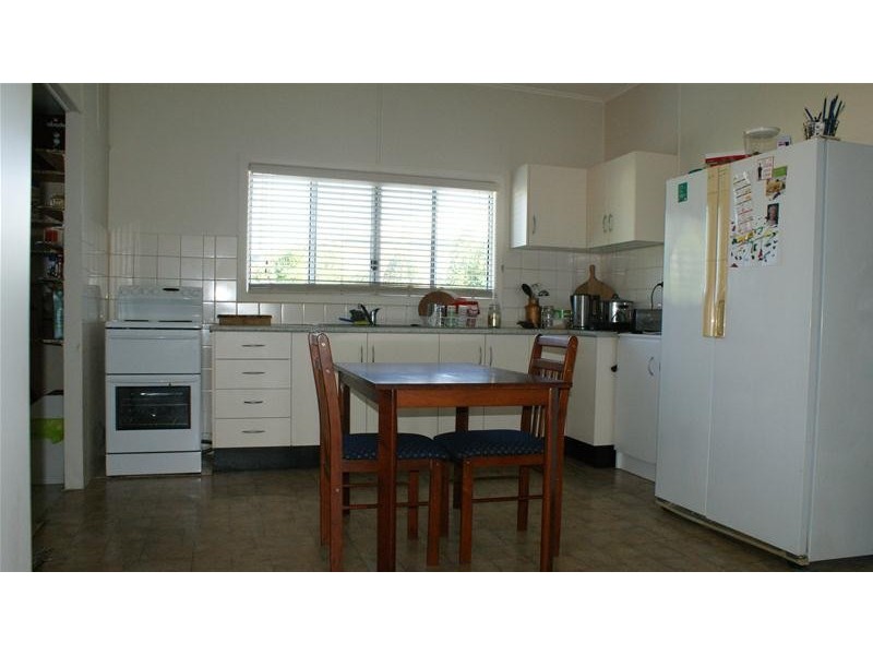 13 East Street, Sarina QLD 4737