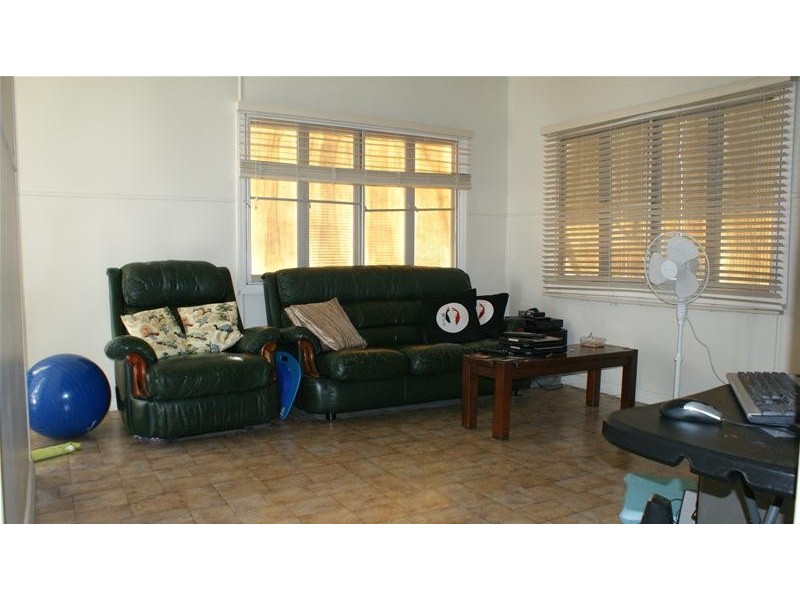 13 East Street, Sarina QLD 4737