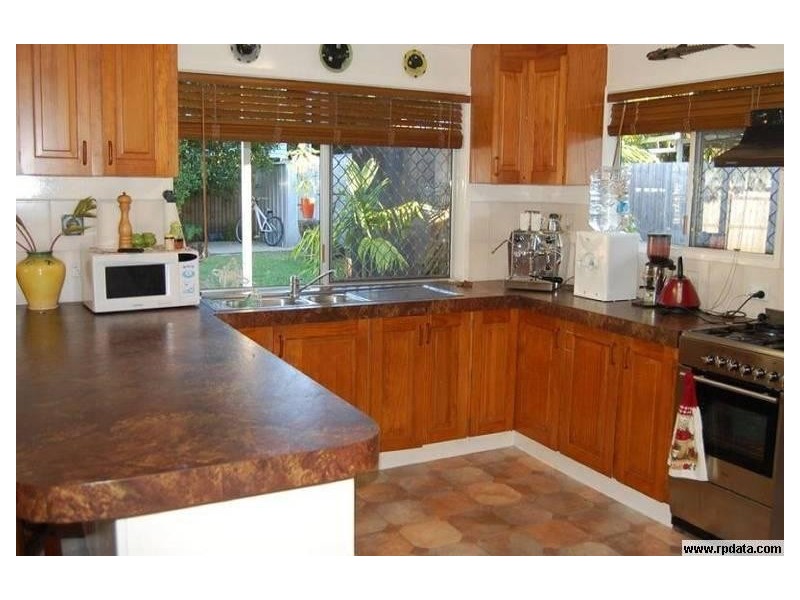 1 Crescent Street, Armstrong Beach QLD 4737