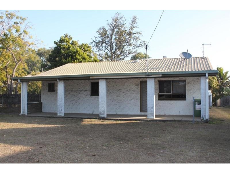 77 Edmunds Avenue, Hay Point QLD 4740