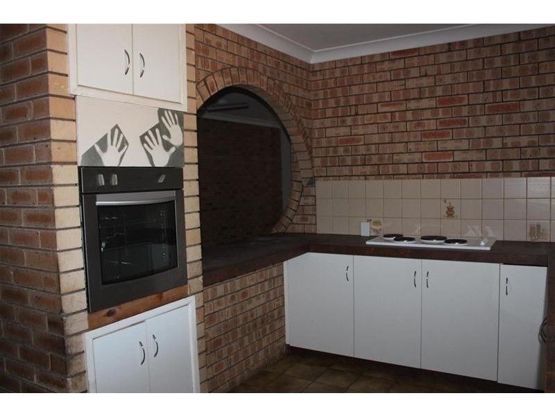 77 Edmunds Avenue, Hay Point QLD 4740