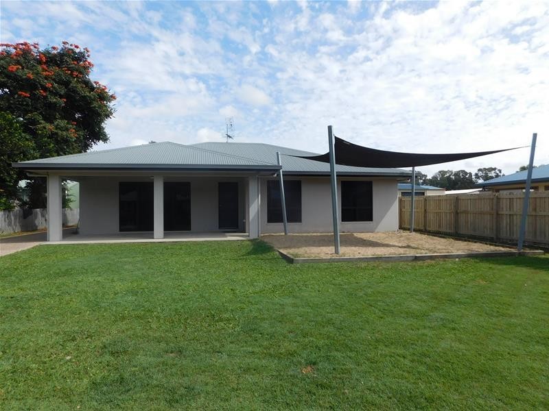 33 Deguara Avenue, Armstrong Beach QLD 4737