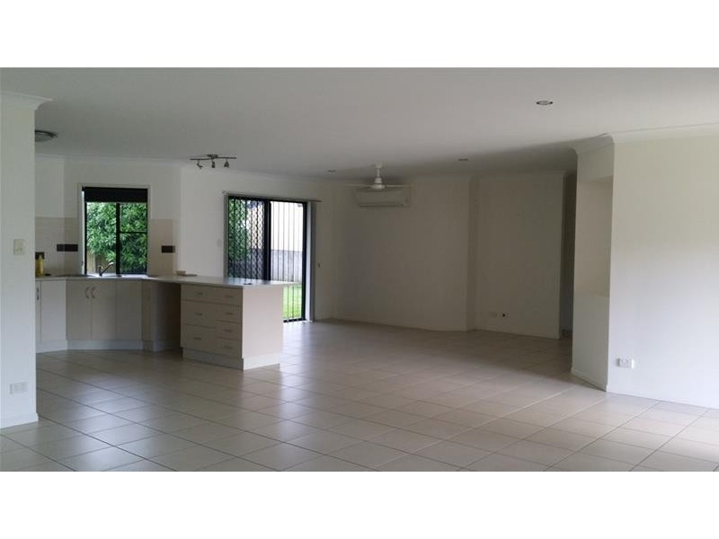 33 Deguara Avenue, Armstrong Beach QLD 4737