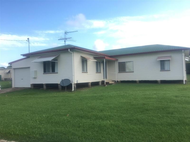 20 Place  Avenue, Sarina QLD 4737