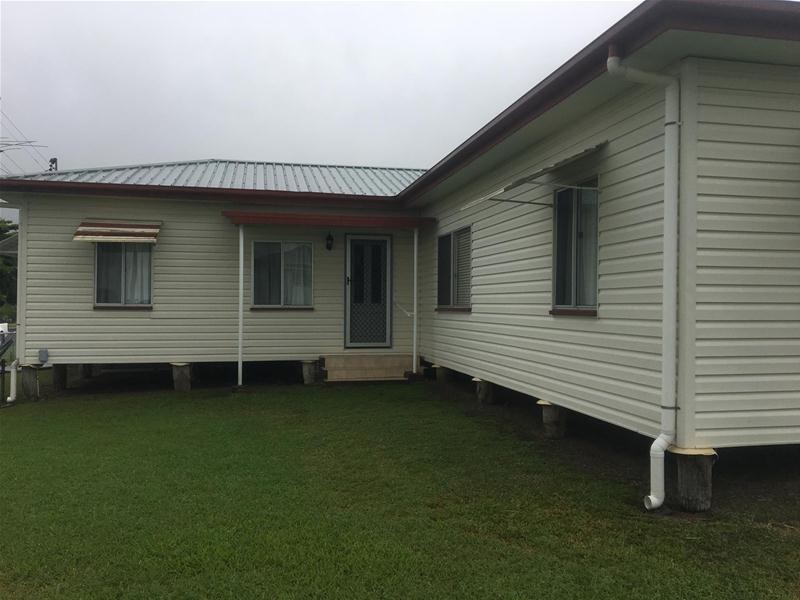 20 Place  Avenue, Sarina QLD 4737