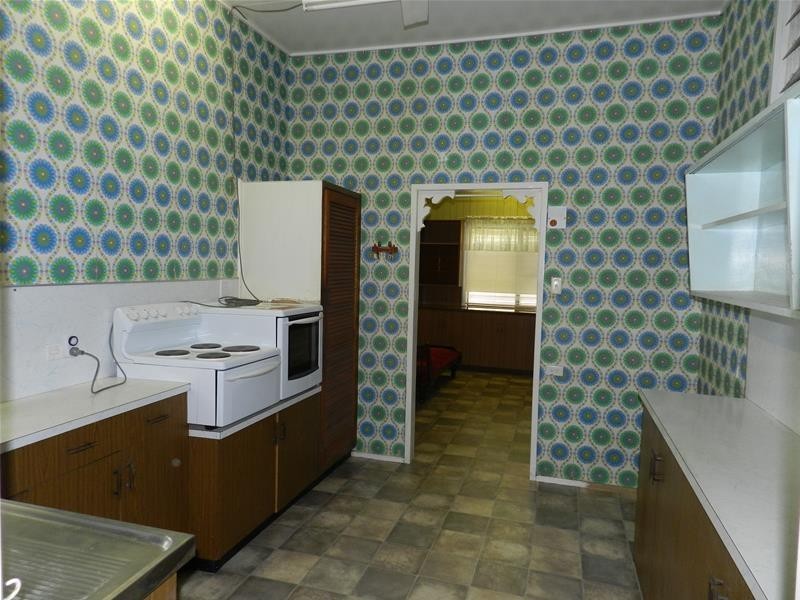 7 Innes Street, Sarina QLD 4737