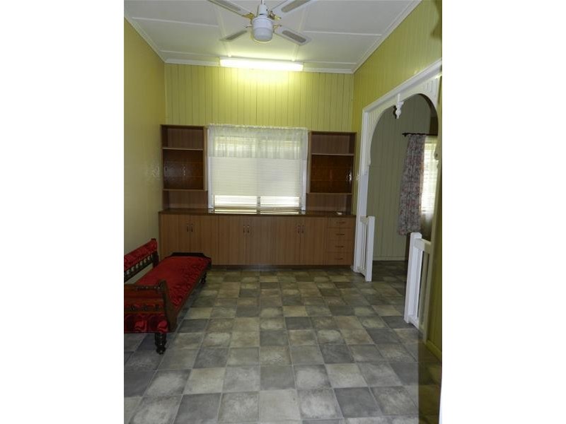 7 Innes Street, Sarina QLD 4737