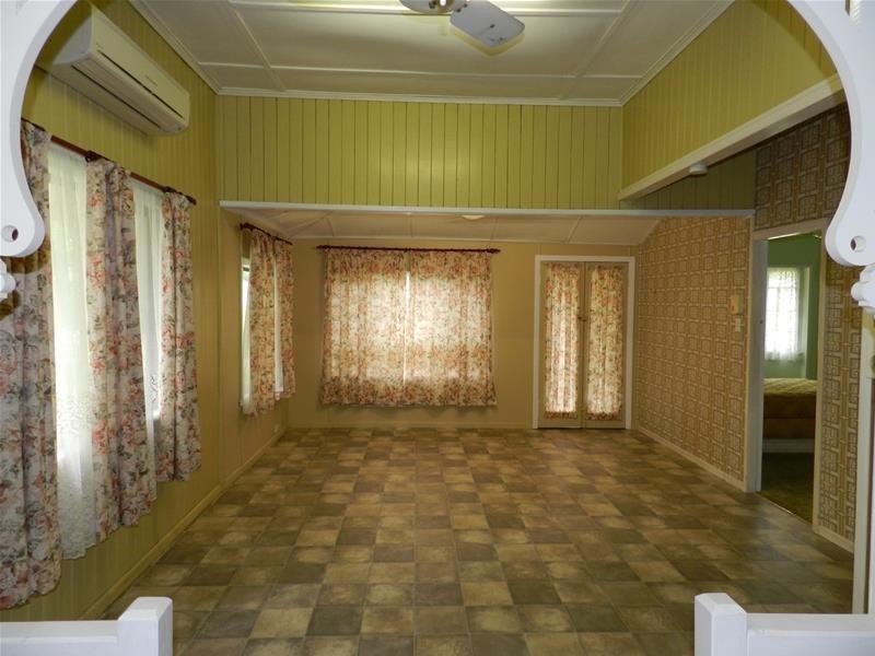 7 Innes Street, Sarina QLD 4737