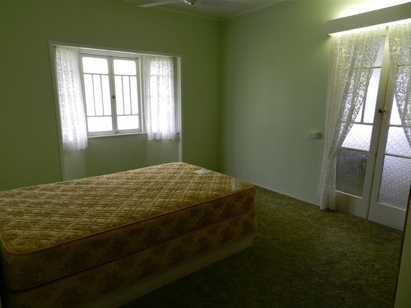 7 Innes Street, Sarina QLD 4737