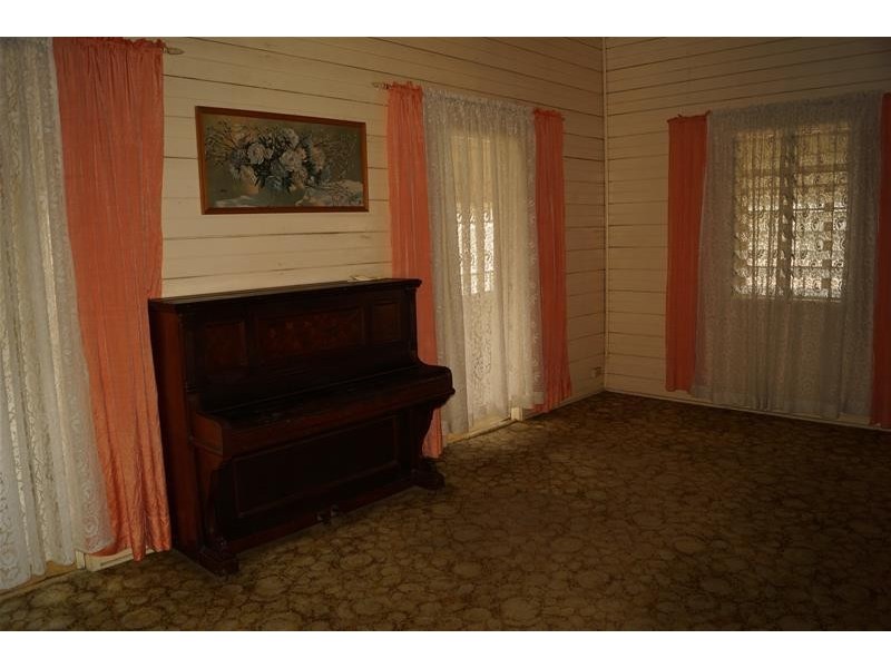 10 Central Street, Sarina QLD 4737