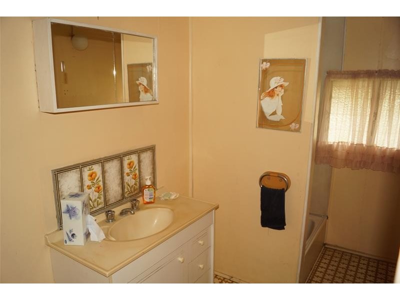 10 Central Street, Sarina QLD 4737