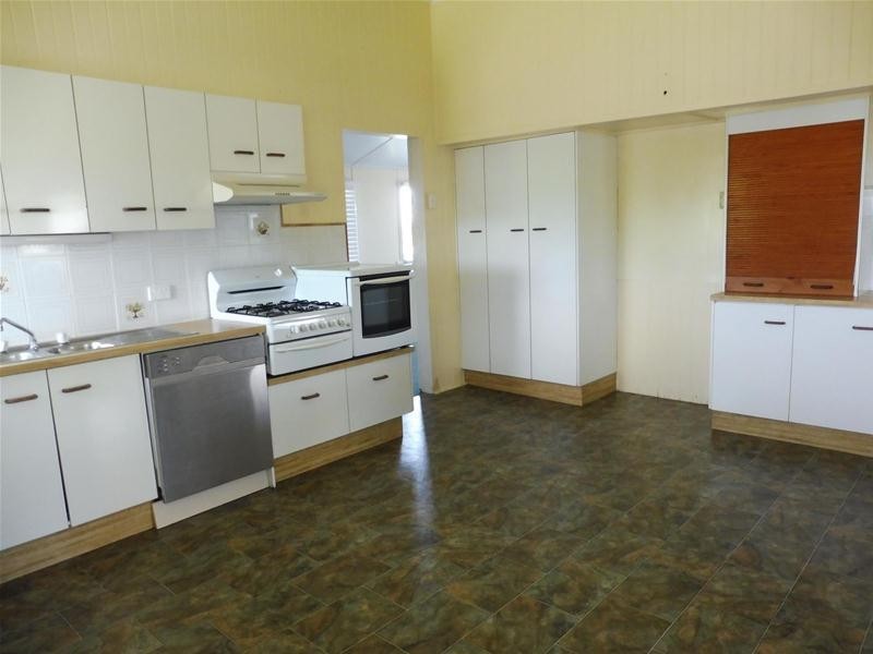 8 Schaefer Street, West Mackay QLD 4740