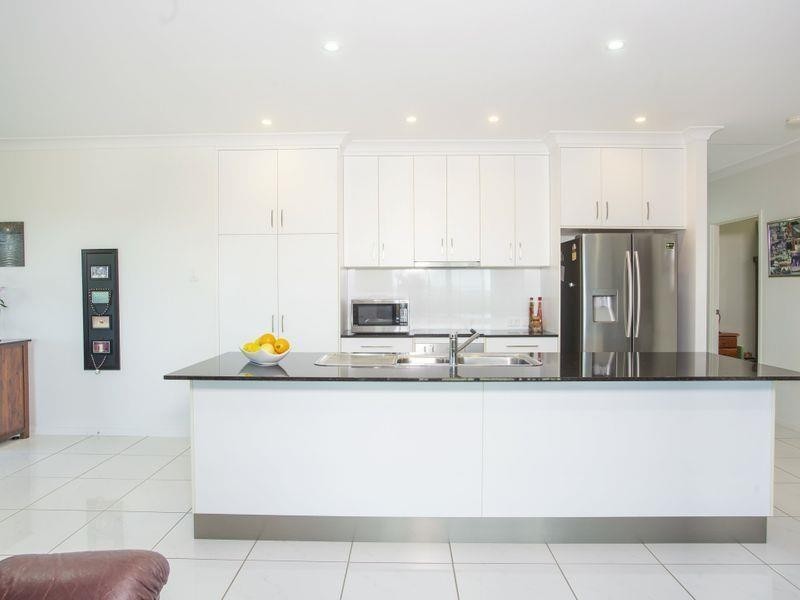 34 Seaview Crt, Sarina QLD 4737