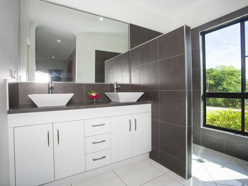 34 Seaview Crt, Sarina QLD 4737