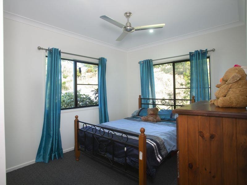 34 Seaview Crt, Sarina QLD 4737